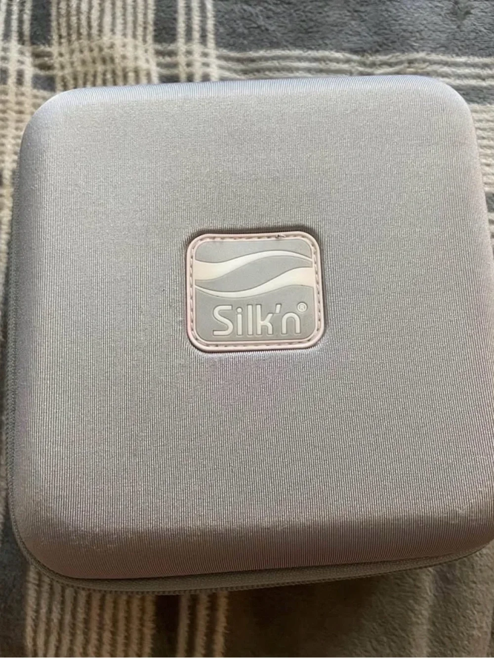 Silk'n ReVit Handheld Skin Device in White & Mint